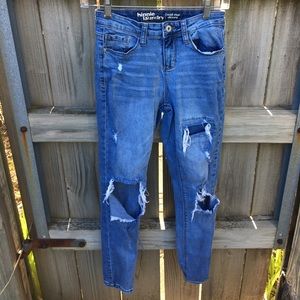 Ripped mid rise jeans!!